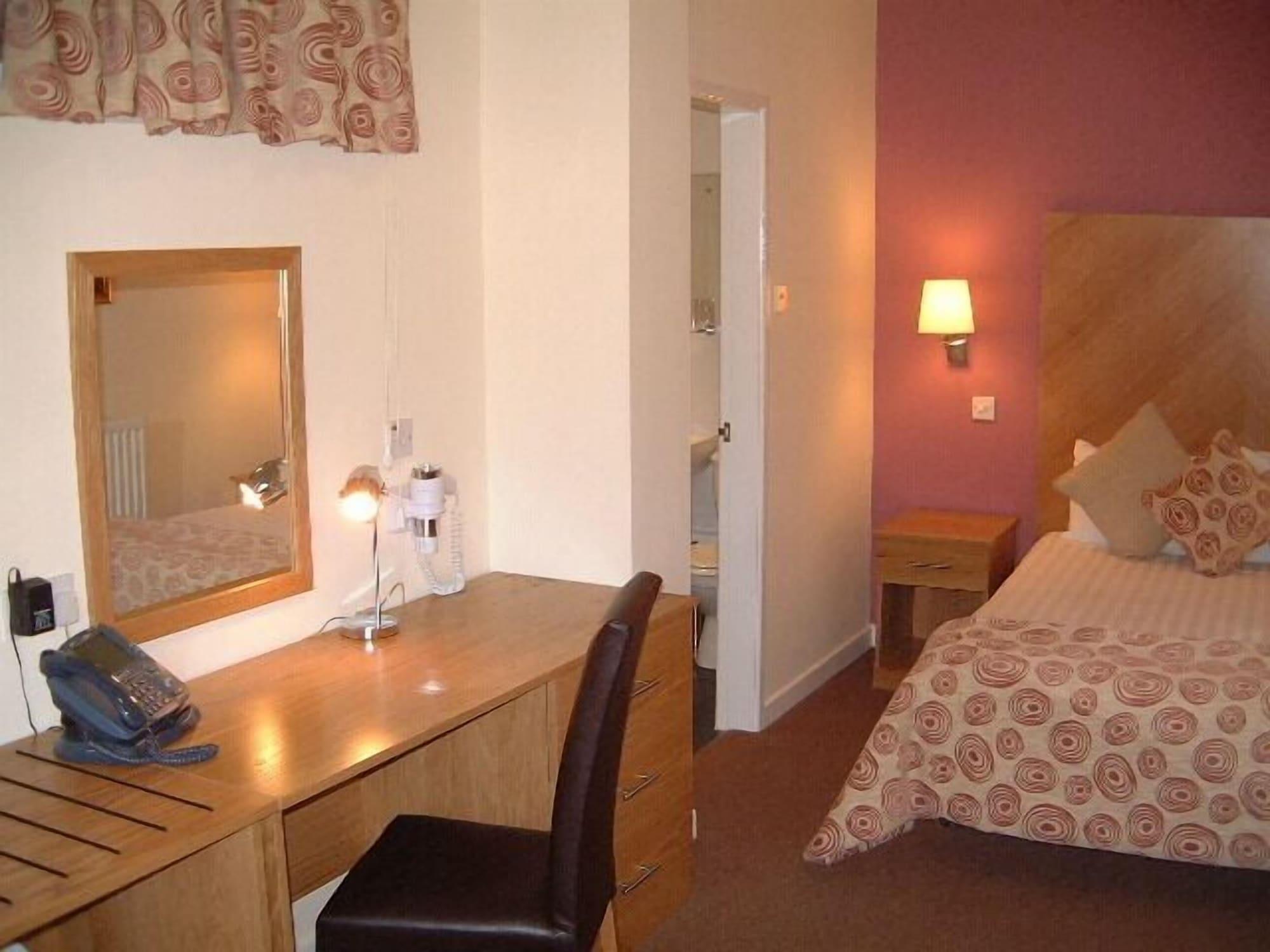 Ely House Hotel Wolverhampton Room photo